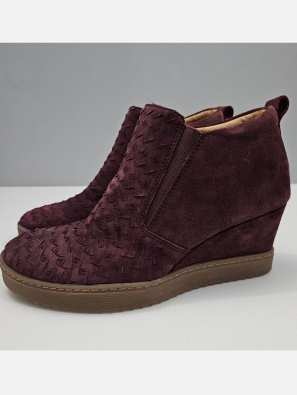 Sofft Slayton Wedge Ankle Bootie Womens 9.5 Burgundy Wine Suede Textured Comfort